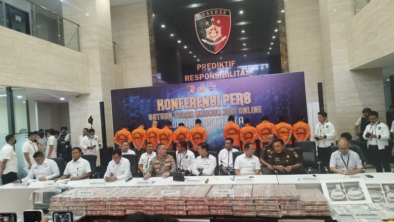 Konferensi pers terkait penindakan judi online jaringan internasional