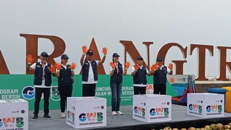 Menteri Pariwisata, Wakil Menteri dan Gubernur DIY pada peluncuran Gerakan Wisata Bersih 