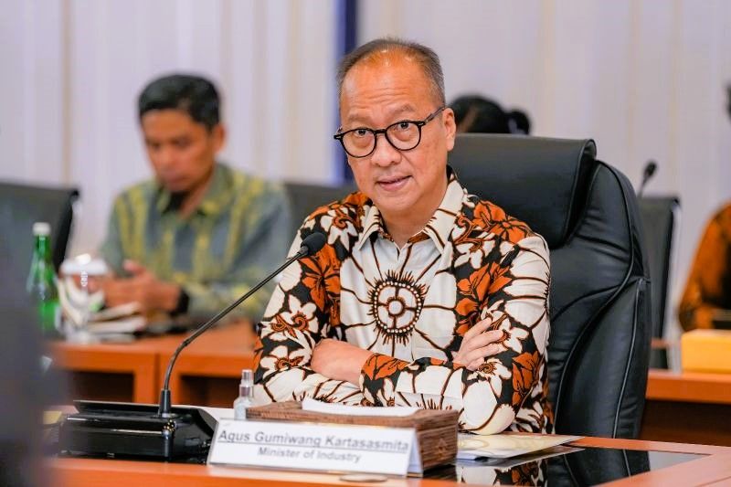 Menteri Perindustrian Agus Gumiwang Kartasasmita