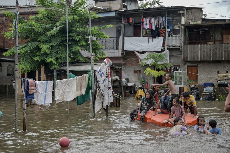 antarafoto-banjir-di-cakung-1738137514