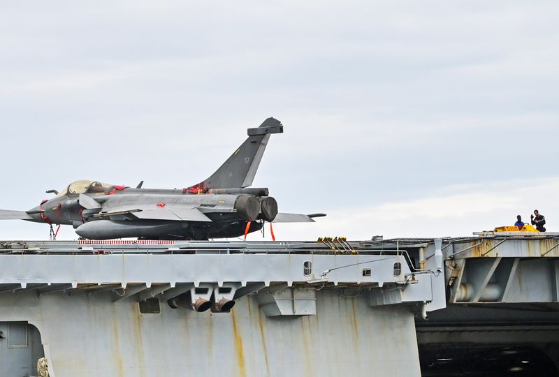 antarafoto-pesawat-jet-tempur-rafale-tiba-di-lombok-1738411194