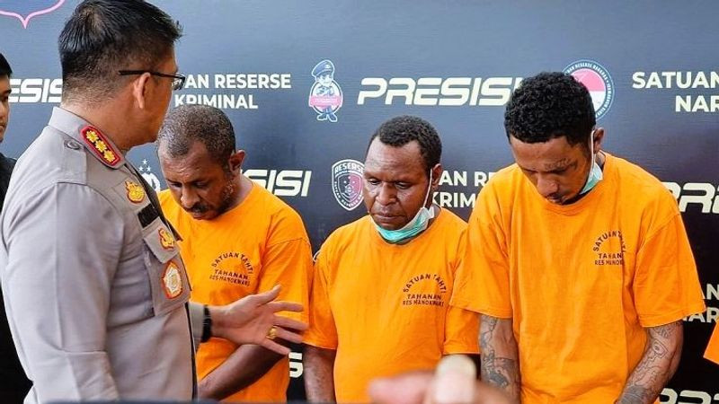 Kepala Polresta Manokwari Komisaris Besar Rivadin Benny Simangusong