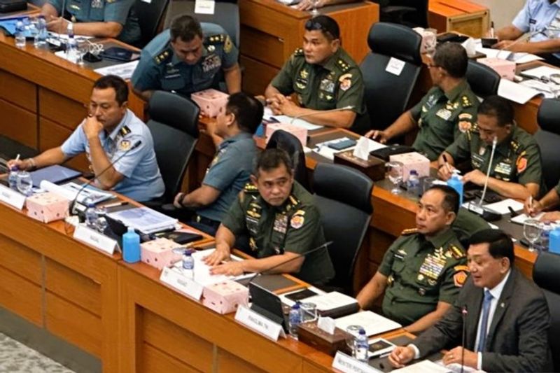 Suasana Rapat Kerja Komisi I DPR RI bersama Menteri Pertahanan, Panglima TNI, dan Kepala Staf TNI