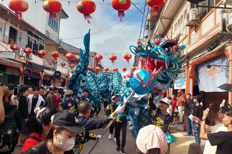 Ritual buka mata naga jelang festival Cap Go Meh Singkawang 2025