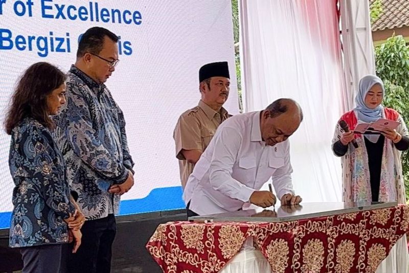 Penandatanganan prasasti Center of Excellence di kawasan Agribusiness and Technology Park (ATP) IPB