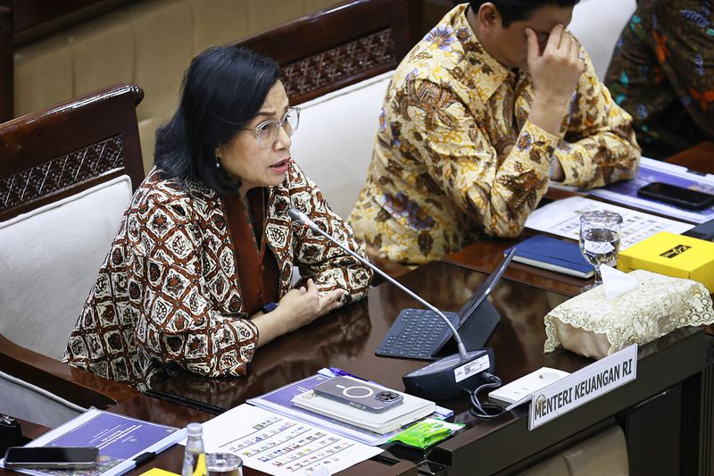 antarafoto-raker-anggaran-komisi-xi-dpr-dengan-menkeu-1739453029