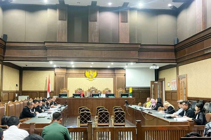 pembacaan surat dakwaan terkait kasus dugaan korupsi kredit BRIguna Bekang Kostrad Cibinong