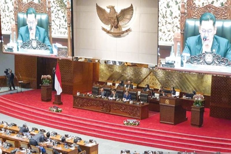 Rapat Paripurna DPR RI Ke-13 