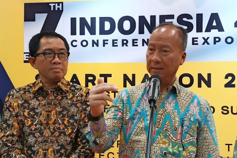 Menteri Perindustrian Agus Gumiwang Kartasasmita