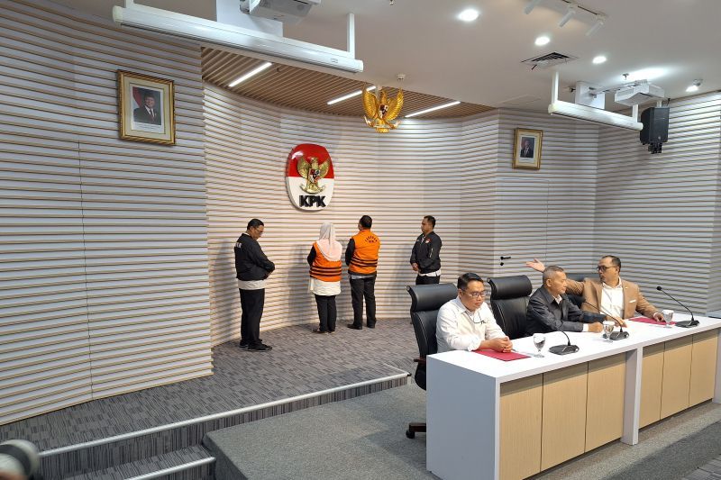 Penyidik KPK menghadirkan Wali Kota Semarang Hevearita Gunaryanti Rahayu