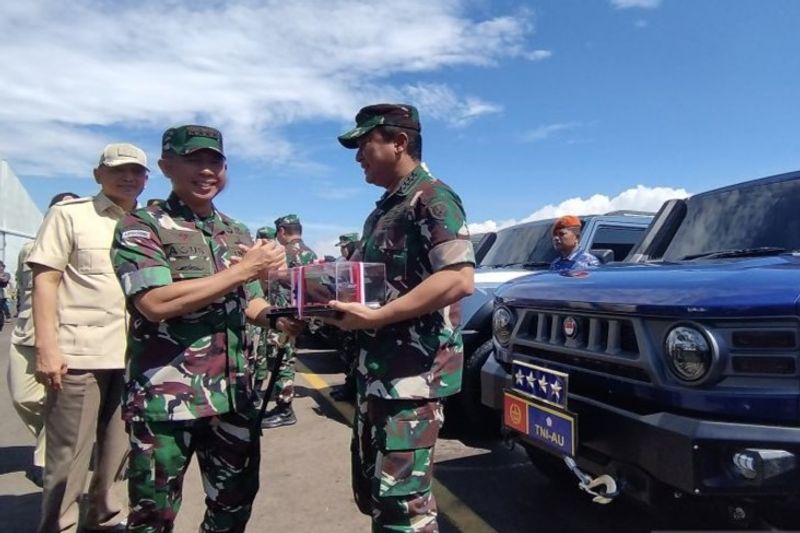 Panglima TNI Jenderal TNI Agus Subiyanto bersama Menteri Pertahanan Sjafrie Sjamsoeddin