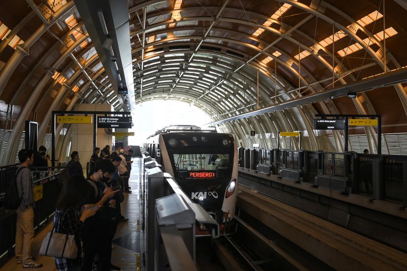 antarafoto-lrt-jabodebek-tambah-18-perjalanan-1741009866