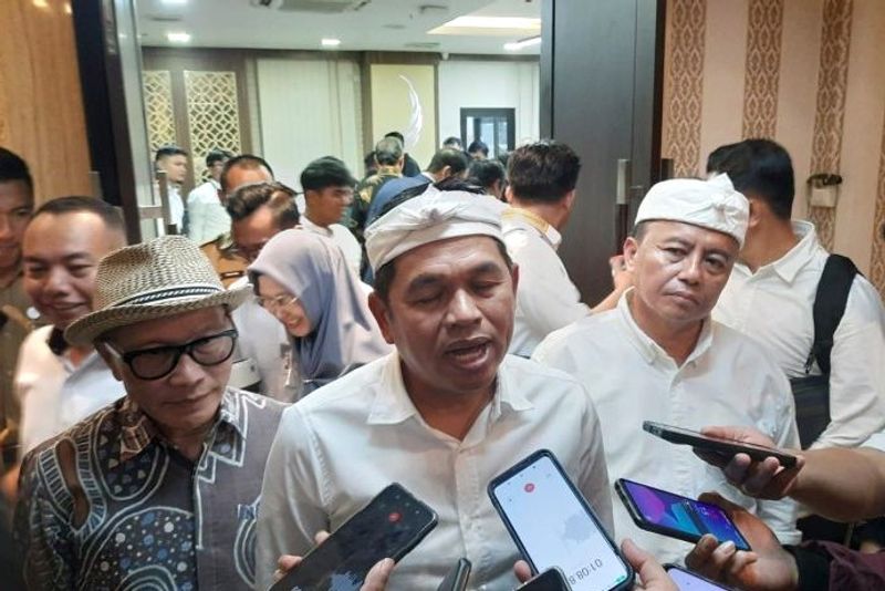 Gubernur Jawa Barat Dedi Mulyadi