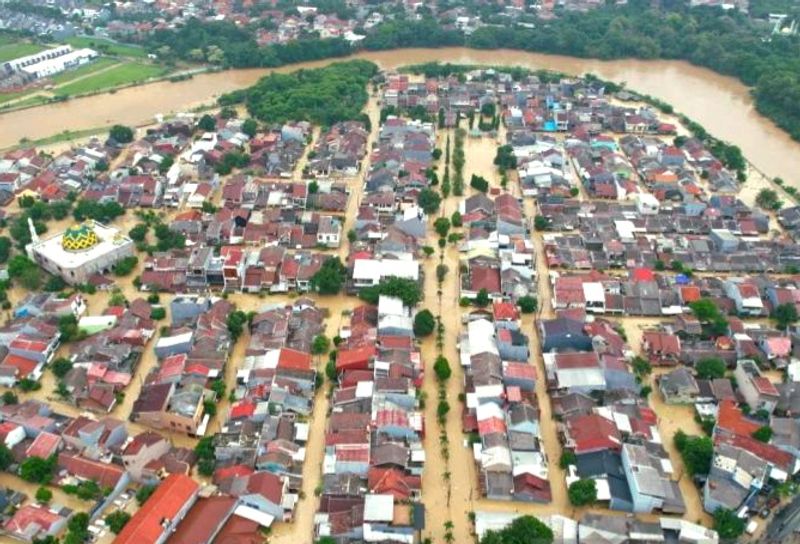 Foto udara banjir menggenangi Kota Bekasi