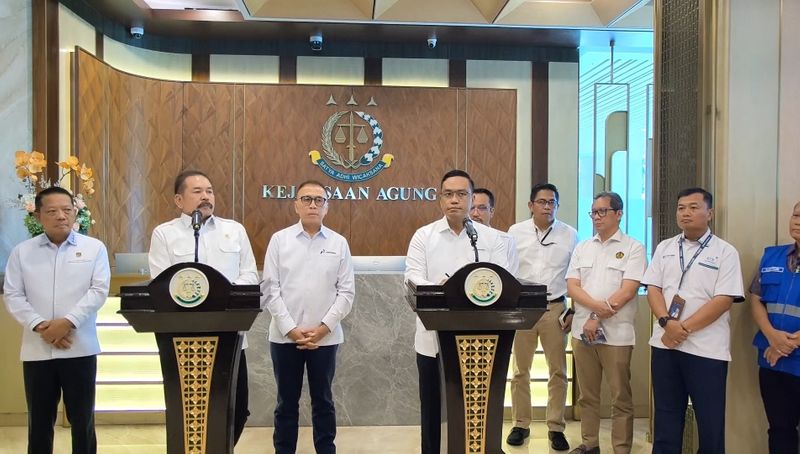 Jaksa Agung RI Burhanuddin dan Direktur Utama PT Pertamina (Persero) Simon Aloysius Mantiri