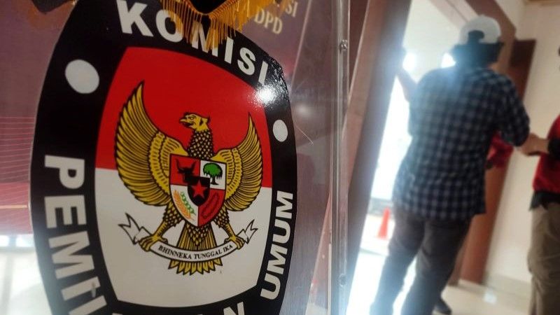 Suasana aktivitas di Kantor Komisi Pemilihan Umum (KPU) Provinsi Sulawesi Selatan