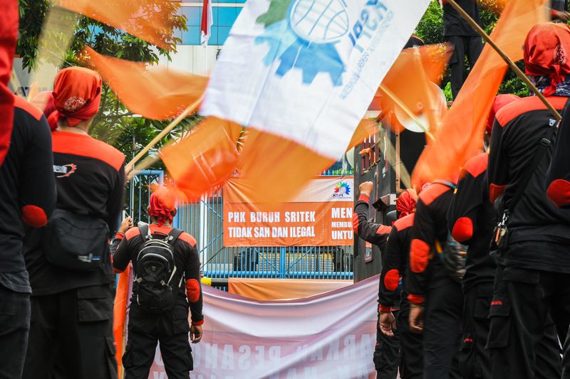 antarafoto-unjuk-rasa-tuntut-pemenuhan-hak-buruh-sritex-1741701240