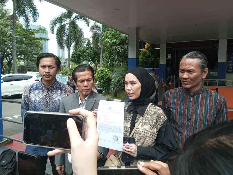 Selebgram sekaligus owner dari brand iymelsayshijab, Rizki Amelia atau akrab disapa lymel