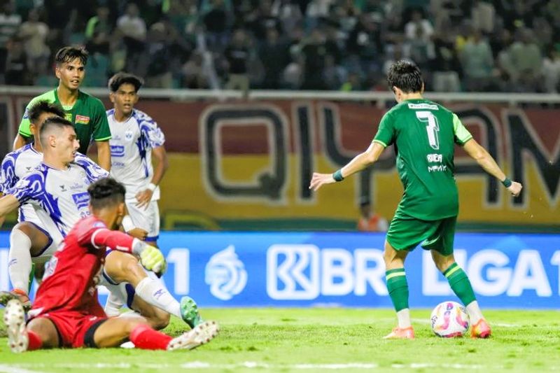 Pemain Persebaya Francisco Rivera