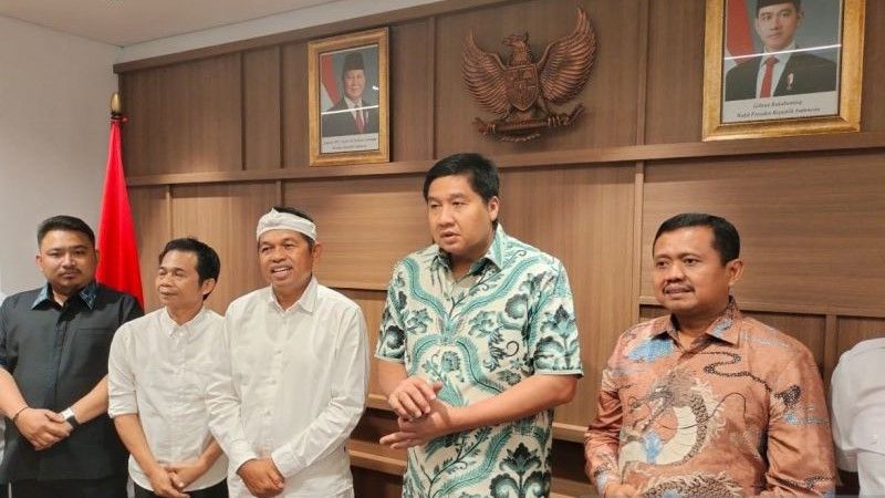 Menteri PKP Maruarar Sirait bersama Gubernur Jawa Barat Dedi Mulyadi