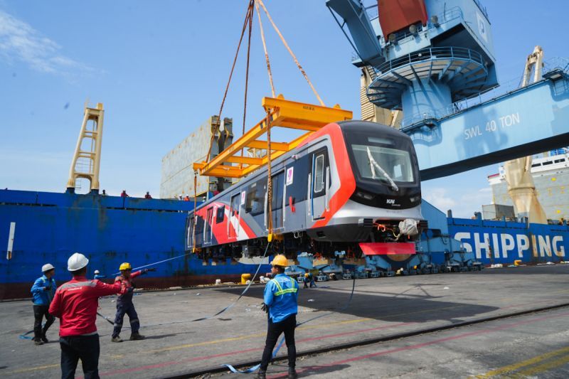 KAI Commuter terima kedatangan dua "train set" sarana KRL baru