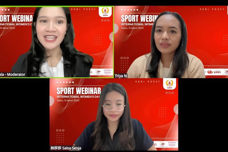 perwakilan Strong Sisters Nisa Alala bersama atlet atletik Triyaningsih