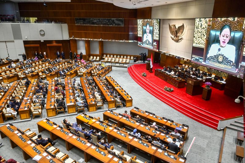 antarafoto-dpr-sahkan-ruu-tni-menjadi-uu-1742450386