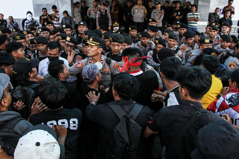 antarafoto-unjuk-rasa-menyikapi-uu-tni-di-palangka-raya-1742823116