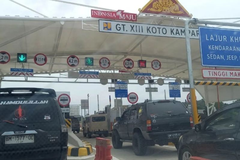 Suasana Gerbang Tol XIII Koto Kampar, Riau