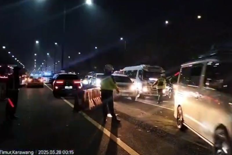 Rekayasa lalu lintas (lalin) lawan arah atau contraflow jalan tol jakarta-cikampek