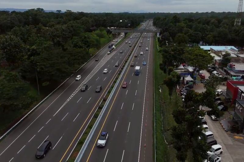 Arus lalu lintas di jalan Tol Cipali
