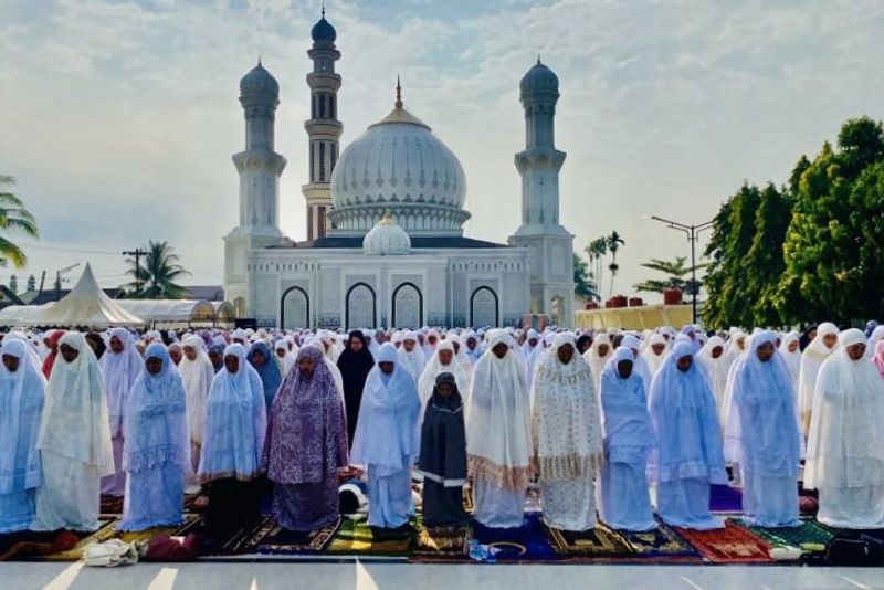 Ribuan pengikut Thariqat Syattariyah melaksanakan ibadah shalat Id Hari Raya Idulfitri