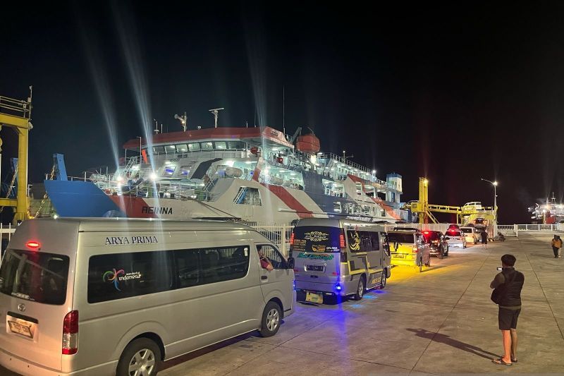 Aktivitas kendaraan pemudik di Pelabuhan Bakauheni