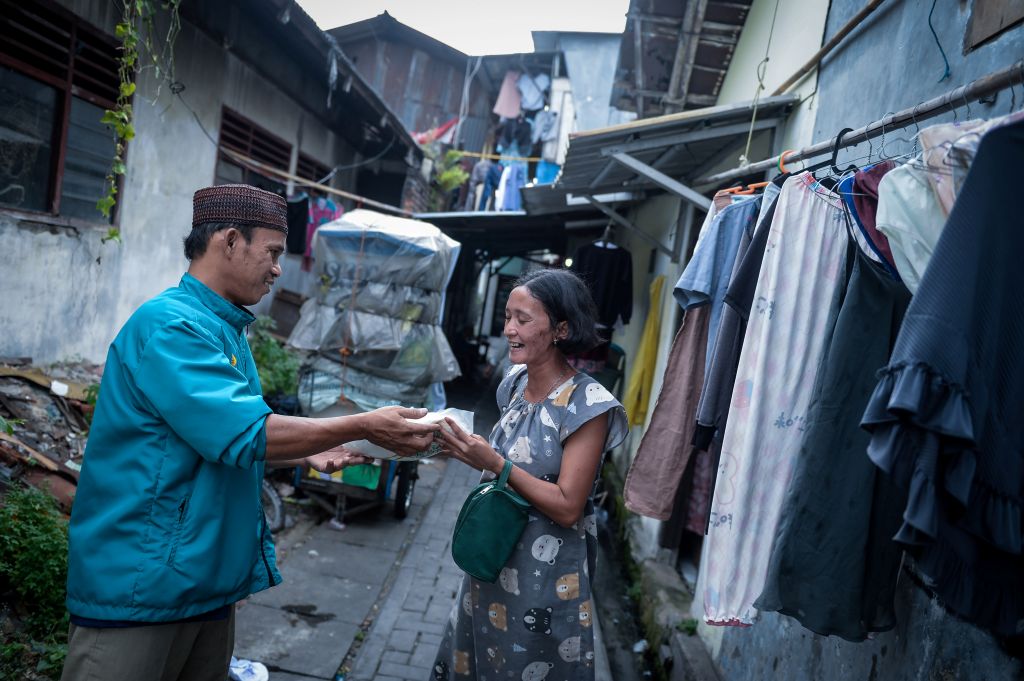antarafoto-penyaluran-zakat-fitrah-di-tangerang-1743345592-1