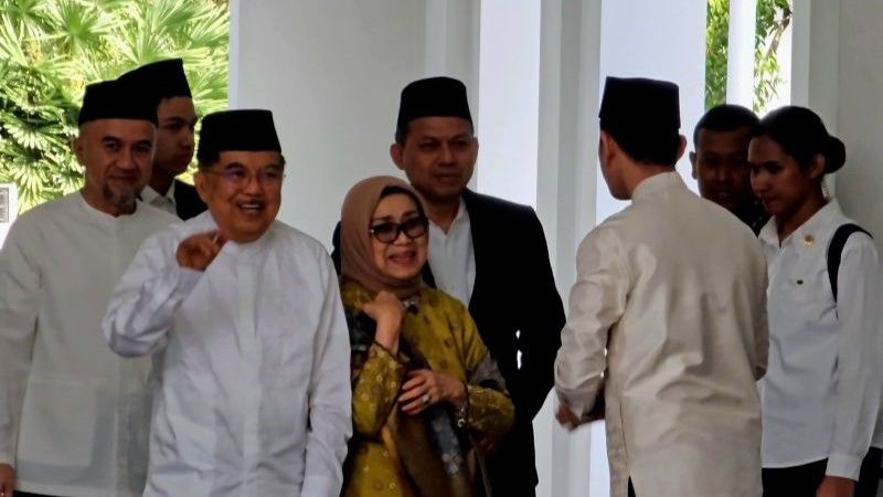 Wakil Presiden ke-10 dan ke-12 RI Jusuf Kalla bersama sang istri Mufidah Kalla