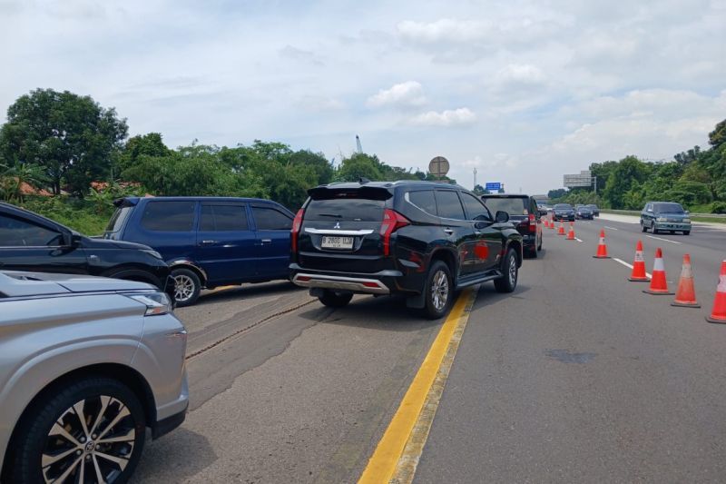 buka tutup contraflow KM 55 s.d KM 65 arah Cikampek Ruas Jalan Tol Jakarta-Cikampek