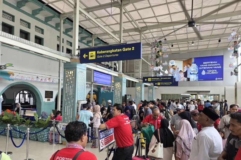 Suasana Stasiun Pasar Senen