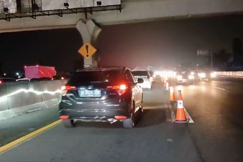 Contraflow di jalan Tol Jakarta-Cikampek arah Jakarta