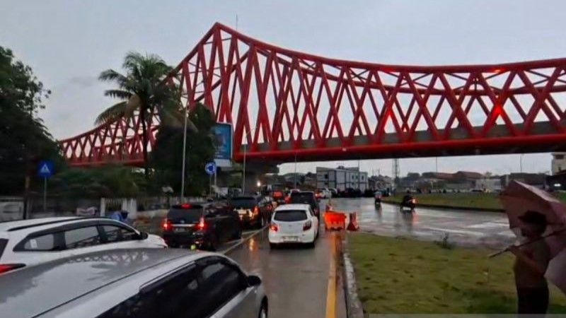 Kemacetan akibat genangan air di sejumlah lokasi di Solo