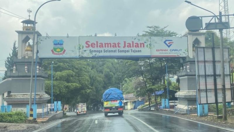 jalan utama perbatasan Bandung-Garut