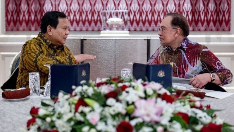 Presiden Prabowo Subianto (kiri) dan Perdana Menteri (PM) Malaysia Anwar Ibrahim