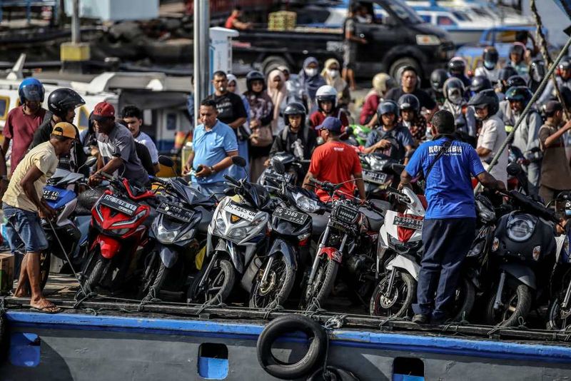 antarafoto-pemudik-arus-balik-ternate-tidore-1744025265-1