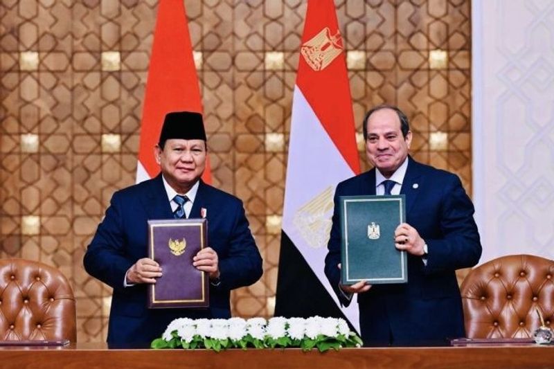 Presiden RI Prabowo Subianto (kiri) dan Presiden Mesir Abdel Fattah El Sisi (kanan)
