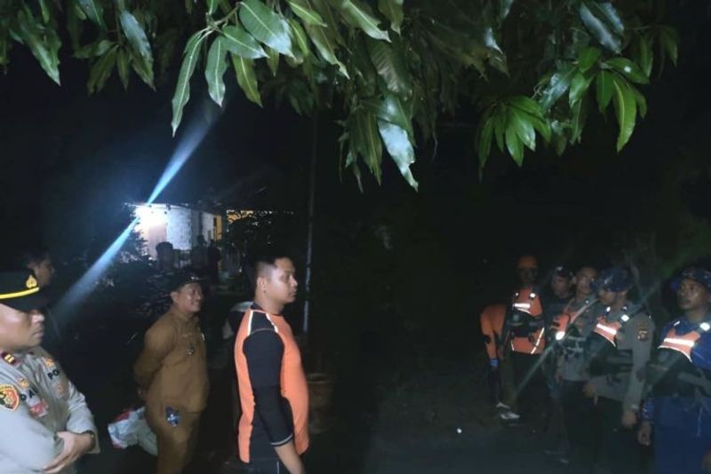 persiapan evakuasi empat mahasiswa yang masih terjebak di hulu Sungai Bulawa