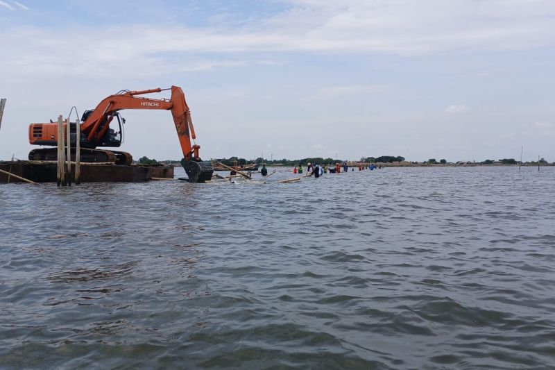Pembongkaran sisa pagar laut di Desa Kohod, Kabupaten Tangerang