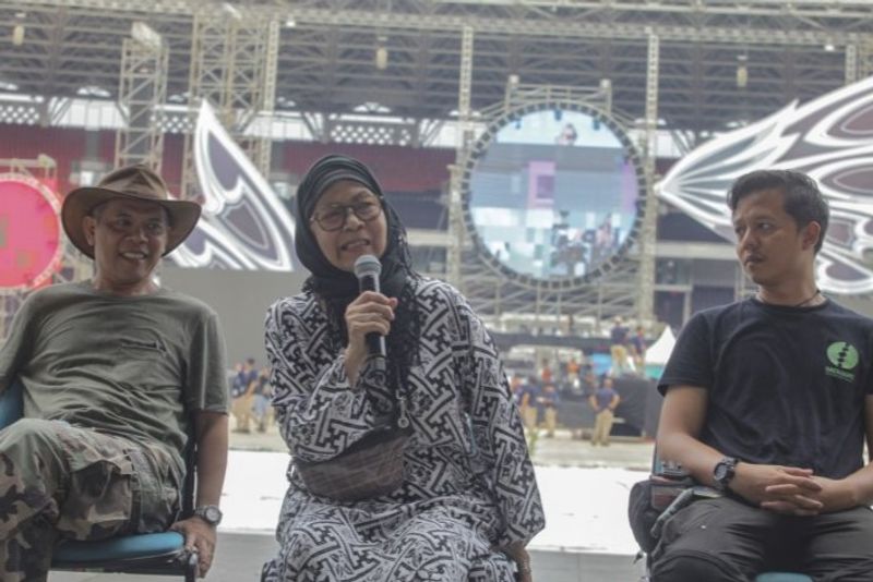 Manajer Grup Band Slank Bunda Iffet 