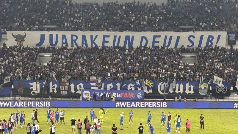 pertandingan Persib Bandung melawan PSS Sleman