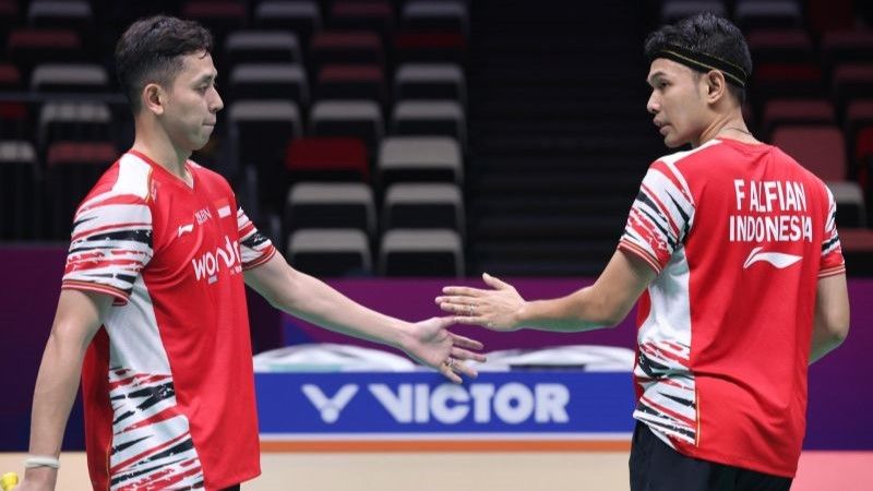 Fajar/Rian Ganda putra Fajar Alfian/Muhammad Rian Ardianto saat bersaing di pertandingan grup D Piala Sudirman 2025 yang berlangsung di Xiamen Olympic Sports Center Fenghuang Gymnasium, Xiamen, Tiongkok, Minggu (27/04/2025). (ANTARA/HO-PBSI)