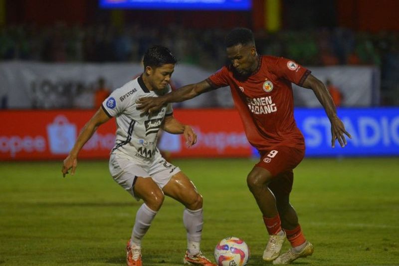 Semen Padang lawan Persija Jakarta