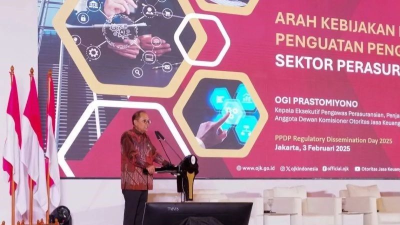Kepala Eksekutif Pengawas OJK Ogi Prastomiyono